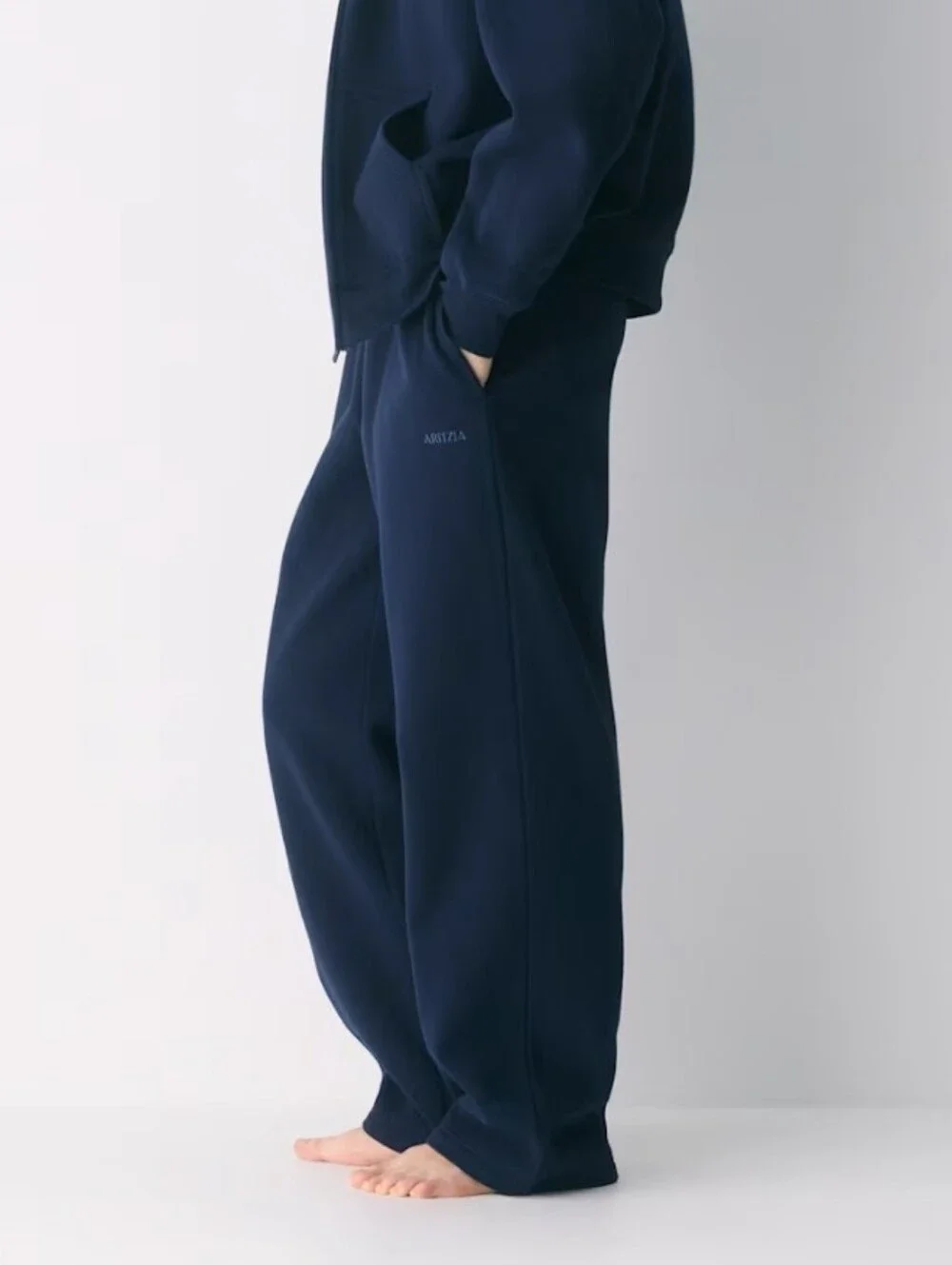 Aritzia Cozy Sweatfleece Mega Straight™ Sweatpant Size XS - Picture 6 of 16